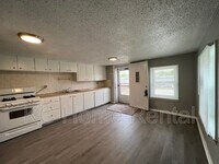 1114 E Myrtle St photo'