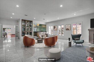 10810 Rochester Ave in Los Angeles, CA - Building Photo - Building Photo