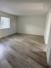 11040 Hesby St in Los Angeles, CA - Building Photo - Building Photo