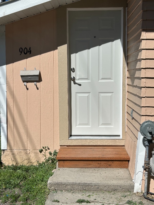 property at 904 8th Ave N