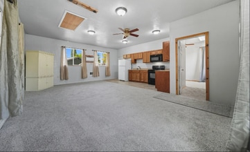 7831 Terra Linda Way in Redding, CA - Foto de edificio - Building Photo