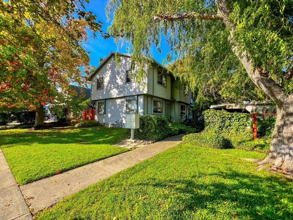 2460 Old Sonoma Rd in Napa, CA - Foto de edificio