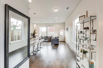 4143 Griggs Rd in Houston, TX - Building Photo - Building Photo