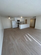 10200 De Soto Ave, Unit 324 in Los Angeles, CA - Building Photo - Building Photo
