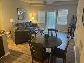 1445 Broadcloth St in Fort Mill, SC - Foto de edificio - Building Photo