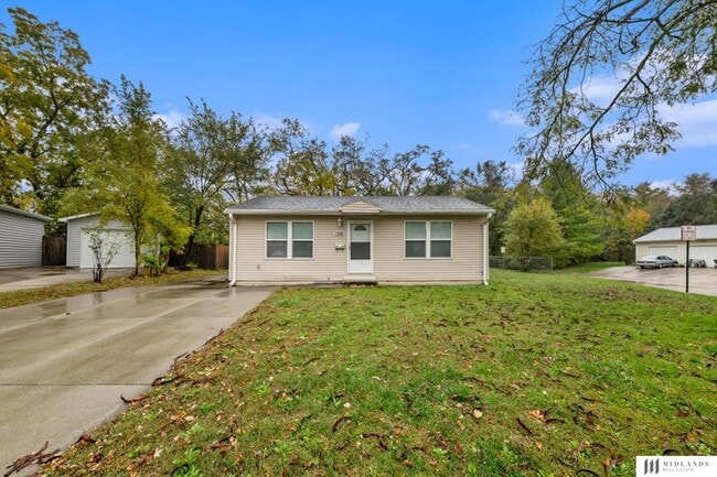 7425 S 69th St in La Vista, NE - Foto de edificio - Building Photo