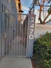 2470 Daly St, Unit B in Los Angeles, CA - Foto de edificio - Building Photo