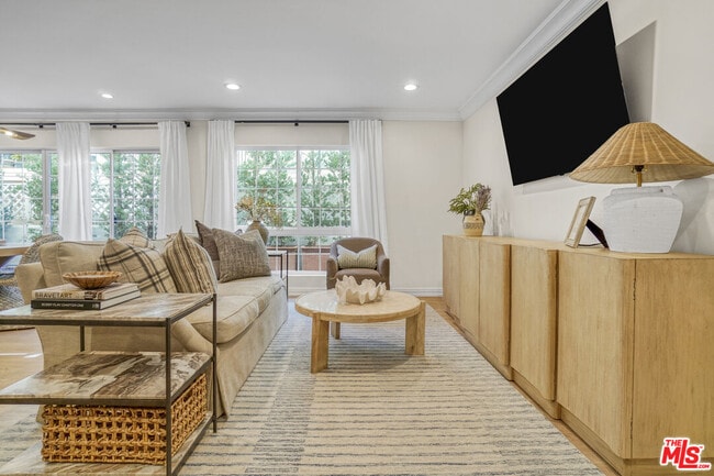 property at 837 Lincoln Blvd