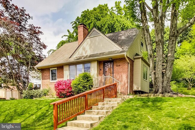 property at 4709 Edgefield Rd