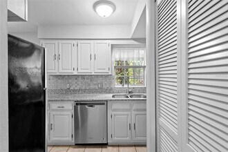 5126 St Charles Ln in Orlando, FL - Building Photo - Building Photo