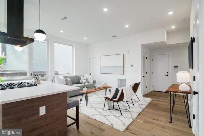2219 Emerald St-Unit -4 in Philadelphia, PA - Building Photo - Building Photo