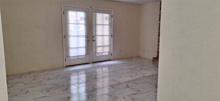 1327 Brenda Ln in Humble, TX - Foto de edificio - Building Photo