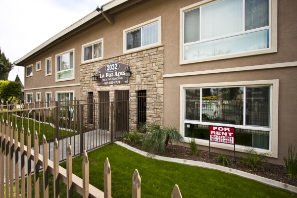 La Paz Apartments in Riverside, CA - Foto de edificio - Building Photo