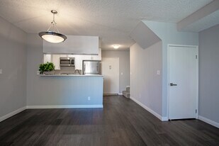 Crenshaw Townhouse in Los Angeles, CA - Building Photo