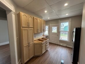 532 W South St, Unit Unit 1 - lower in Oconomowoc, WI - Foto de edificio - Building Photo