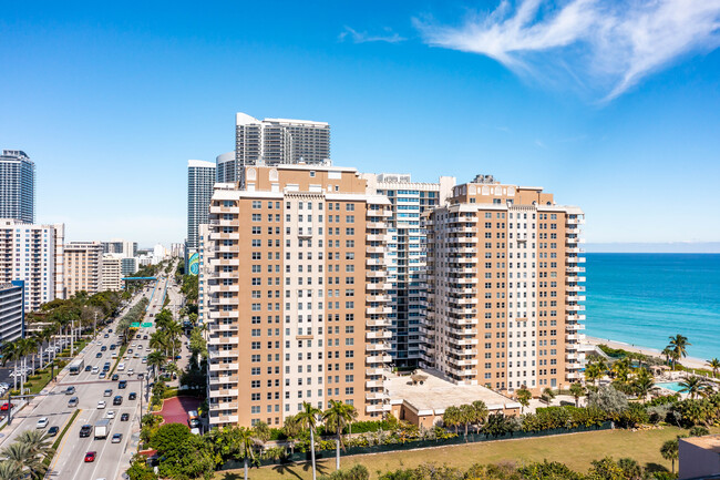 La Mer in Hallandale Beach, FL - Building Photo - Building Photo