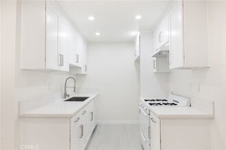 333 Riverdale Dr in Glendale, CA - Building Photo - Building Photo