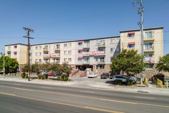 Villa Touran in Winnetka, CA - Building Photo - Primary Photo