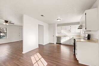 201 Oakdale Dr in Fort Worth, TX - Building Photo - Building Photo