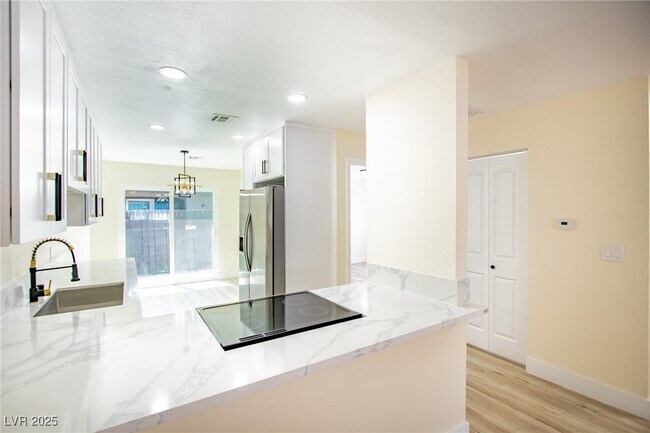 208 N Bruce St in Las Vegas, NV - Building Photo - Building Photo