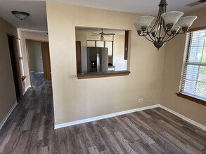 16 Tyler Ct in Streamwood, IL - Building Photo - Building Photo