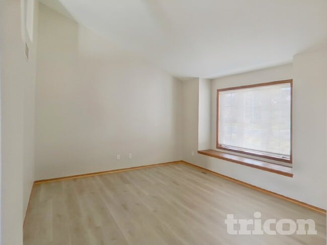 1823 Evergreen Ln in Shakopee, MN - Building Photo - Building Photo