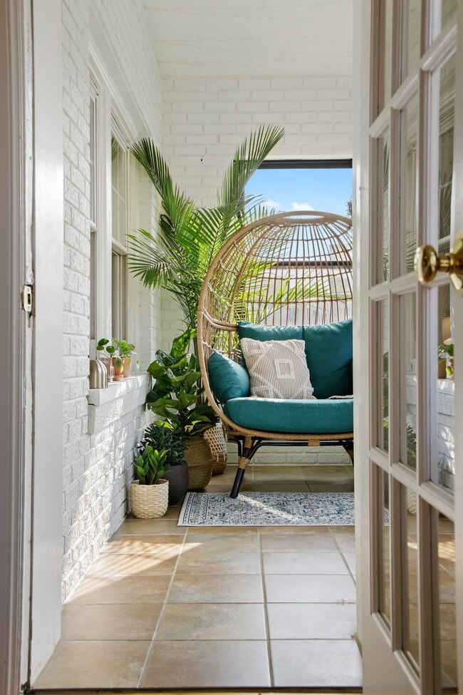 property at 807 W 48th St