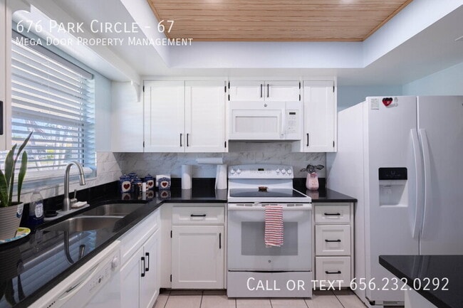 676 Park Cir in Bradenton, FL - Building Photo - Building Photo