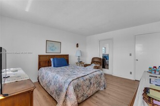 215 SE 3rd Ave, Unit 407B in Hallandale Beach, FL - Building Photo - Building Photo