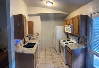 9232 Snowberry Dr in Oklahoma City, OK - Building Photo - Building Photo