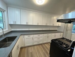 556 Myrtle Ave in Glendora, CA - Foto de edificio - Building Photo