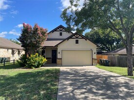 706 W Lockhart St in Kyle, TX - Building Photo