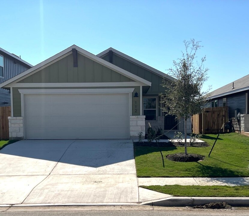 112 Greenway Ln in Andice, TX - Building Photo