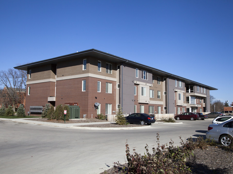 Franklin Field Senior Apartments in Des Moines, IA - Building Photo