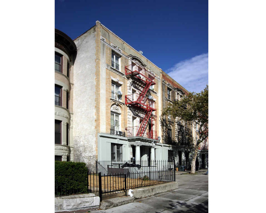 939 Saint Marks Ave in Brooklyn, NY - Building Photo