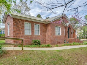 220 Rivoli Rd in Tallahassee, FL - Foto de edificio - Building Photo