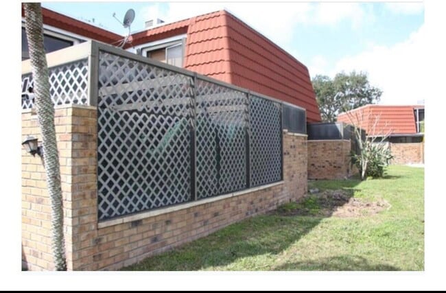 4628 Suburban Pines Dr in Greenacres, FL - Building Photo - Building Photo
