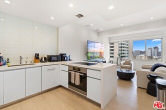 10501 Wilshire Blvd in Los Angeles, CA - Building Photo - Building Photo
