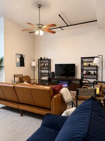 10 W 10th St in Lawrence, KS - Building Photo