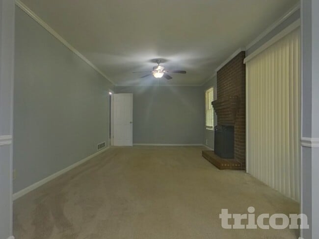 490 Rocky Creek Dr in Roswell, GA - Building Photo - Building Photo