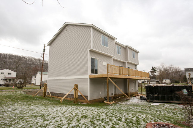 Taylor Square Apartments in Powhatan Point, OH - Building Photo - Building Photo