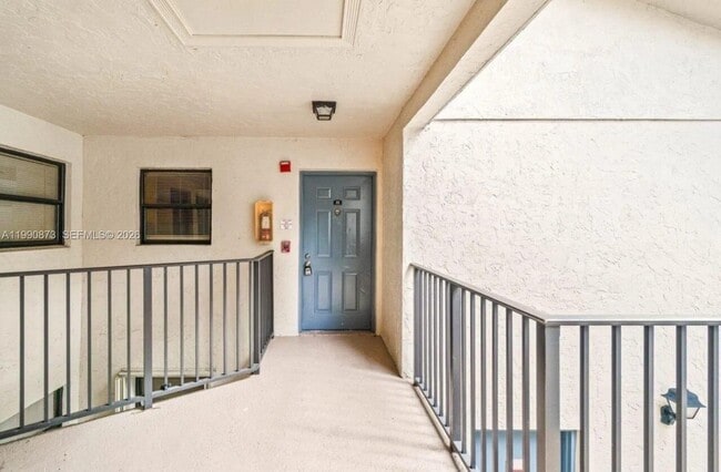 1495 Lake Crystal Dr, Unit H in West Palm Beach, FL - Building Photo - Building Photo