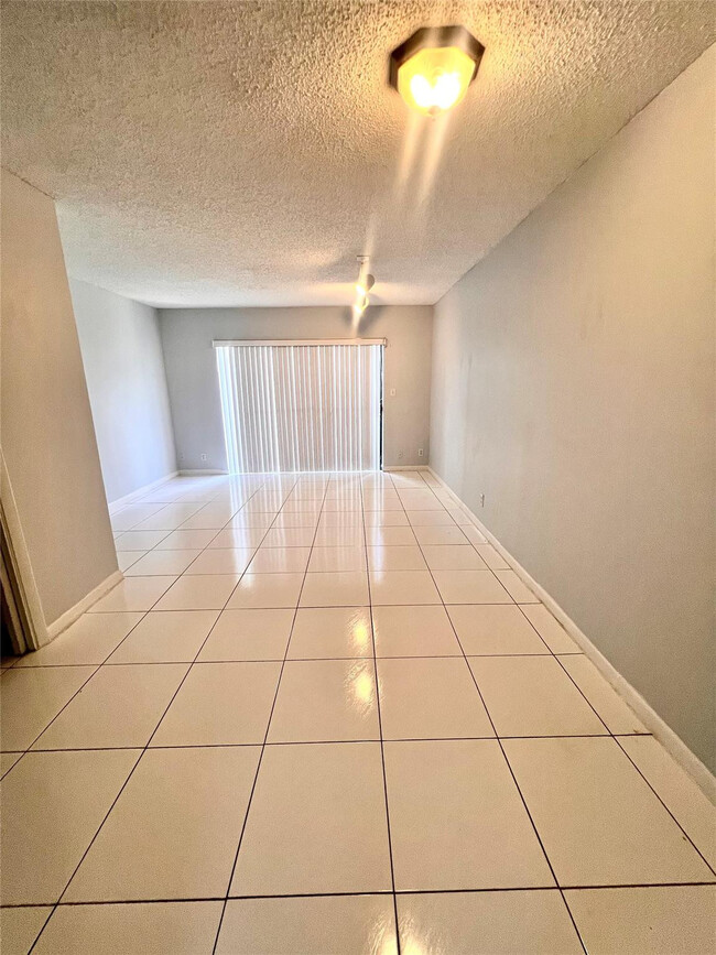 4145 NE 21st Terrace in Lighthouse Point, FL - Building Photo - Building Photo