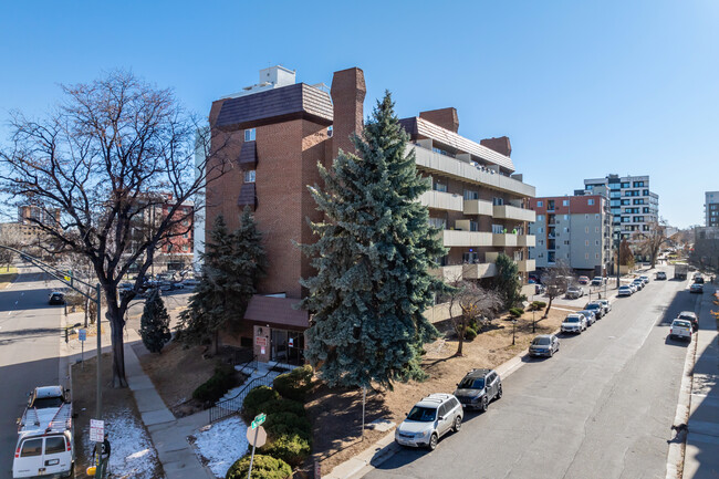 Atlantis Condominiums in Denver, CO - Building Photo - Building Photo