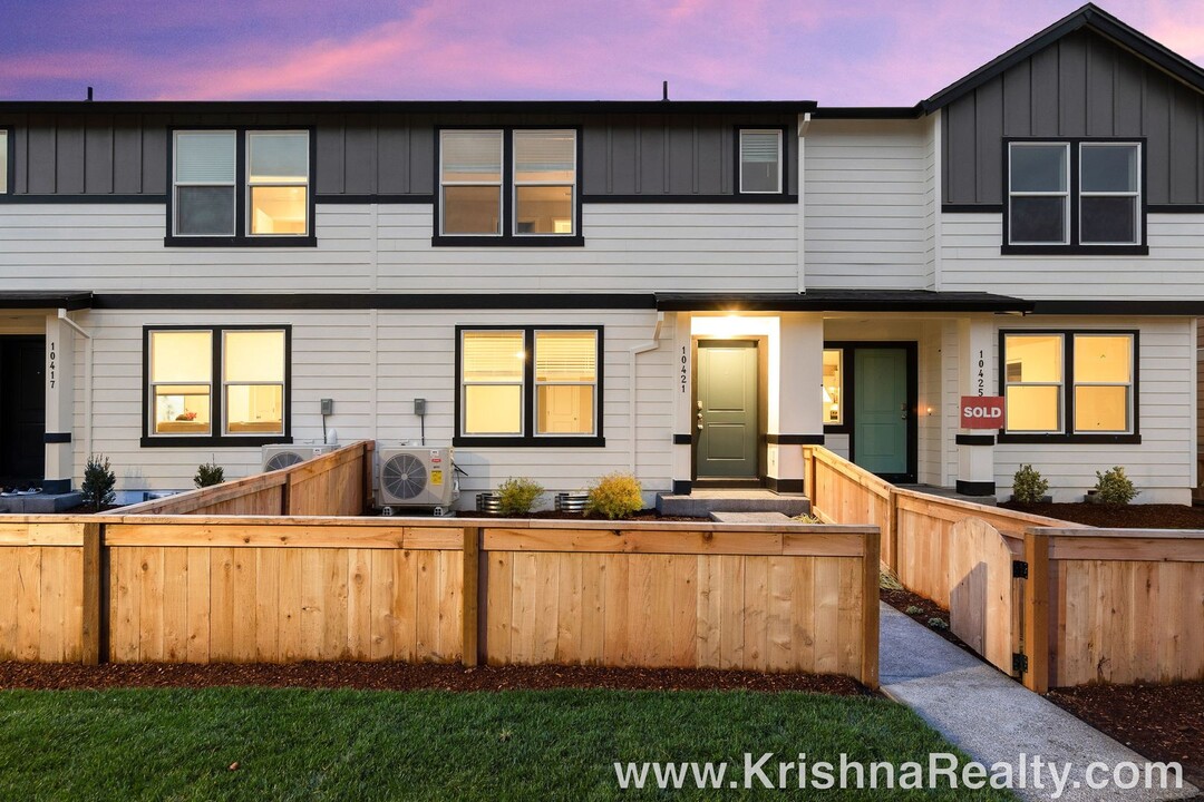 10406 NE 120th Ave in Vancouver, WA - Building Photo