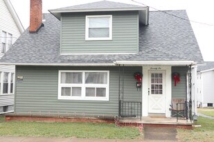 76 3rd St in California, PA - Building Photo