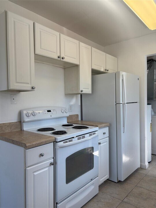 2421 Taft St, Unit 2421 Taft St in Hollywood, FL - Building Photo