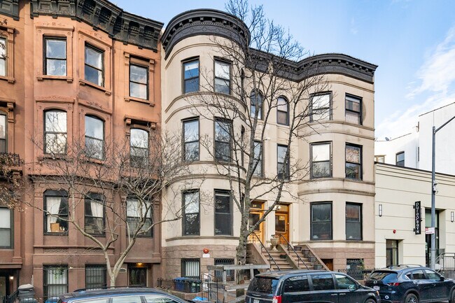 219 Saint Johns Pl in Brooklyn, NY - Foto de edificio - Building Photo