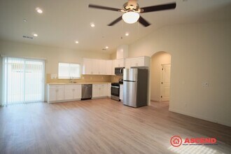 8400 Frankie Lou St in Bakersfield, CA - Building Photo - Building Photo