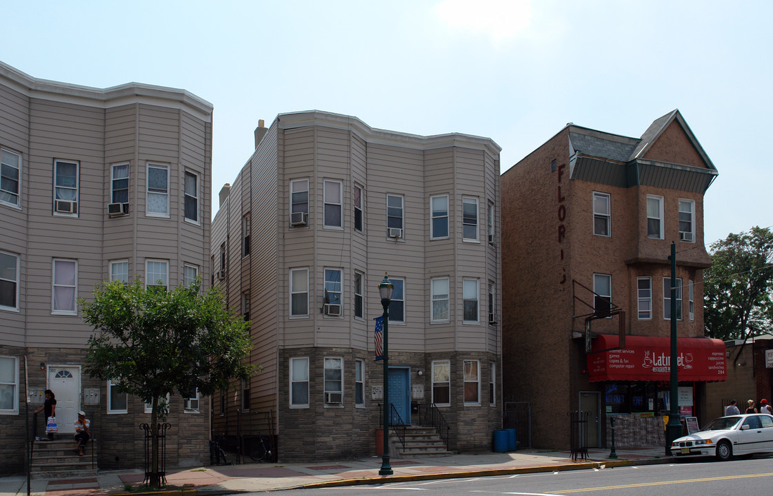 300 Kearny Ave in Kearny, NJ - Building Photo